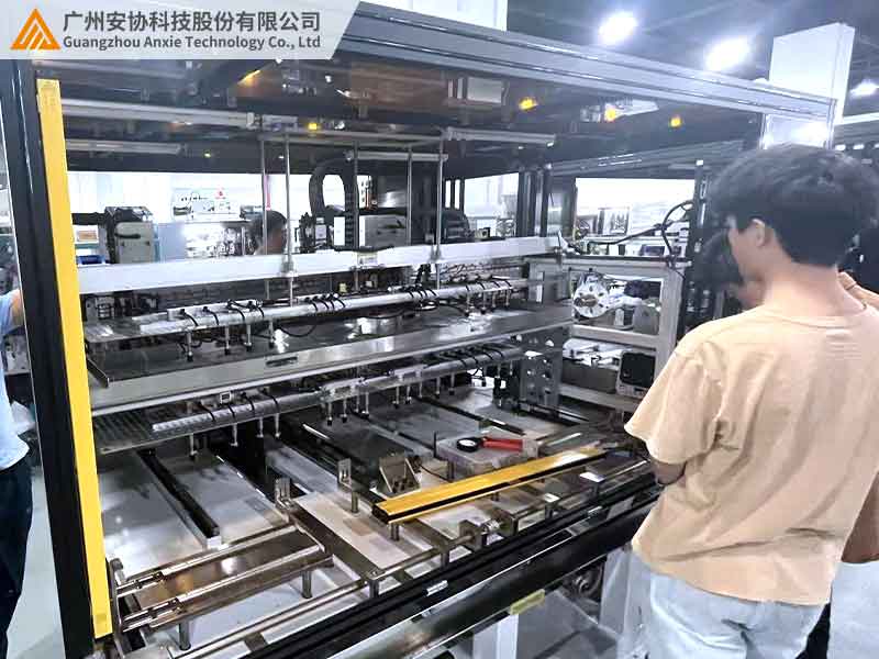 安全光柵實現設備緊急停機案例.jpg
