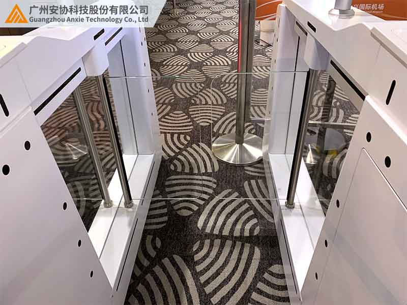 單邊光柵機場快速通行檢測裝置案例.jpg