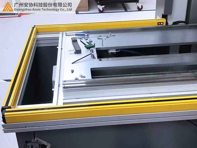抗陽光單邊光柵在機(jī)械制造的防護(hù)應(yīng)用.jpg