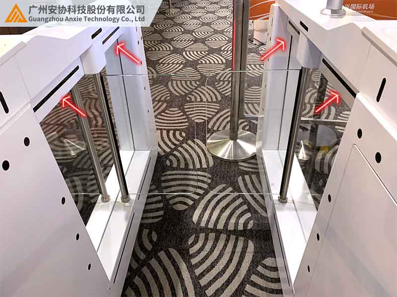 機(jī)場(chǎng)安檢的安全光柵通道應(yīng)用案例.jpg