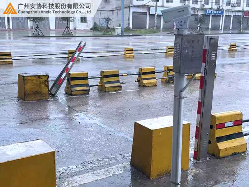 收費(fèi)站的車輛分離光幕案例.jpg