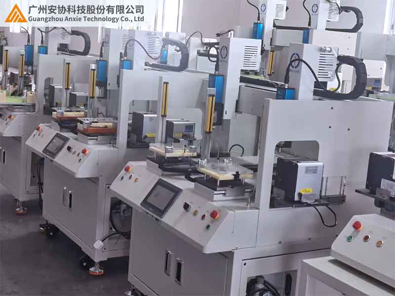 安全光柵在點膠機中的防護應(yīng)用案例.jpg